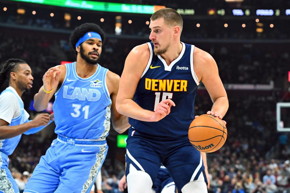 位于耳甲腔 位于耳甲腔